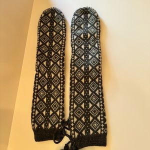 MUK LUKS.NWOT. Ladies Slipper Socks L/XL Fits Shoe SZ-9-10 Gray & White …